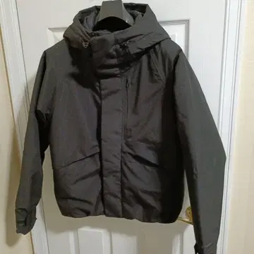 [새상품] 워크맨 X 쉘터 다운 블랙 M사이즈 2025년 10월 구매