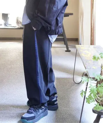 js luxe 2024AW 파일 라인 팬츠