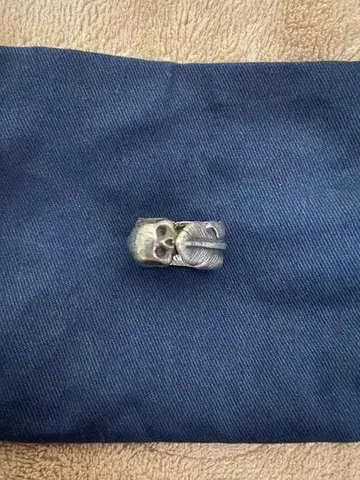 미야시타 씨 착용 넘버나인 x magical design 스컬 페더 반지