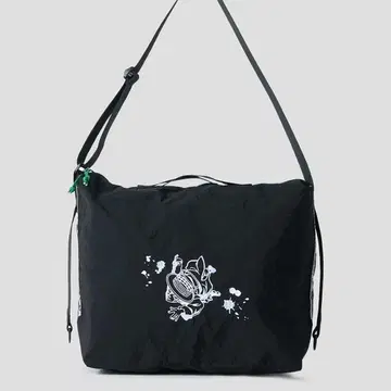 죠죠의 기묘한 모험 헤븐즈 도어 숄더백 새상품 그라니프