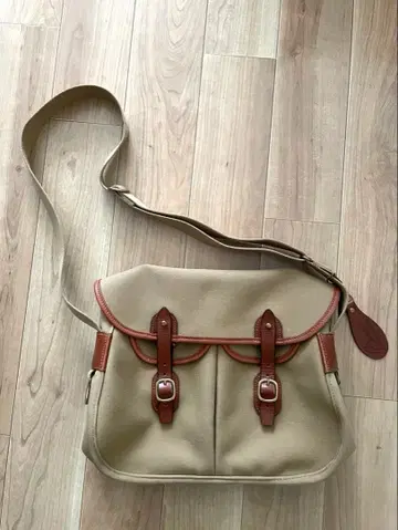 브래디 아리엘 트라우트 스몰