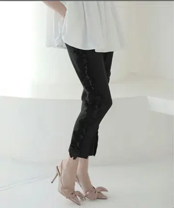 meraki. 프릴 팬츠