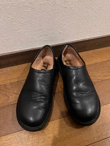 트리픈 YEN 사이즈 36 블랙 가죽 슬립온