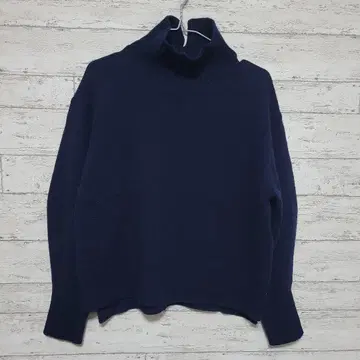 캐시미어 혼방 네이비 하이넥 니트