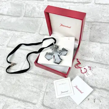 Baccarat 크리스탈 크로스 목걸이
