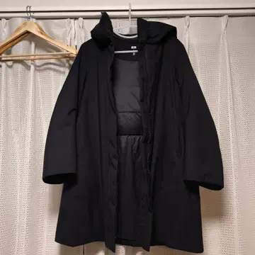 후드 부착 네이비 다운 코트