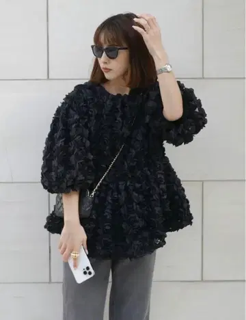 bebeod 플라워 모티브 볼륨 탑스