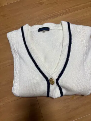 화이트 V넥 니트 하카타 여자고등학교 가디건