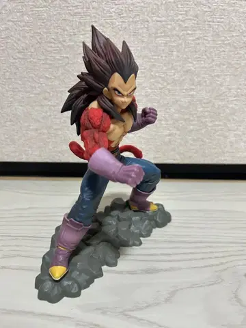 베지터 슈퍼 사이어인 4 피규어