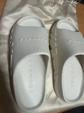YOUNGLA 화이트 슬라이드 샌들 10