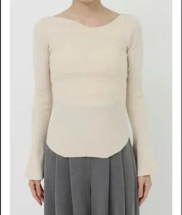 러그넘문 비대칭 드레이프 플레어 슬리브 니트