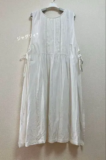 에이프런 원피스 사이드 오픈 리본 화이트 레이어드