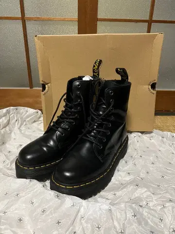 닥터 마틴 블랙 통굽 부츠