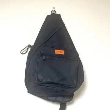 새상품급 UNIVERSAL OVERALL 원숄더 슬링 바디백