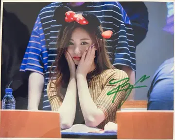 [ 귀중 ] TWICE 멤버 쯔위 친필 사인 20 x 25cm