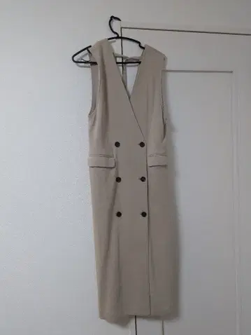 베이지 더블 브레스트 V넥 베스트 원피스