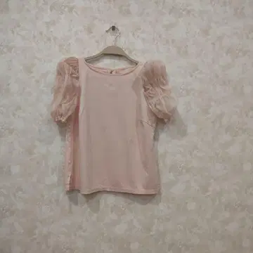 이번 시즌 셀포드 퍼프 슬리브 핑크 T셔츠 반팔