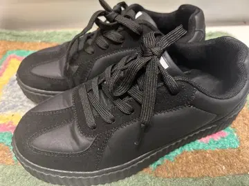 블랙 스니커즈 23.5cm