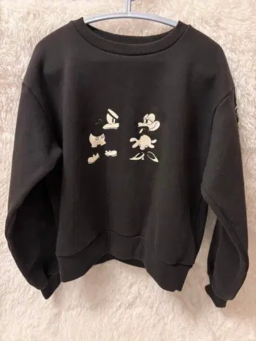 센스 오브 플레이스 미키 미니 프린트 맨투맨 블랙