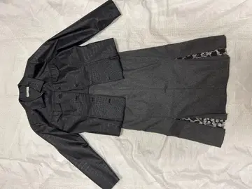 애니멀 무늬 가죽풍 자켓과 슬릿 스커트 셋업