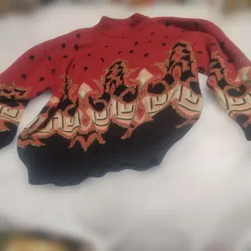 Ficce의 스웨터입니다.