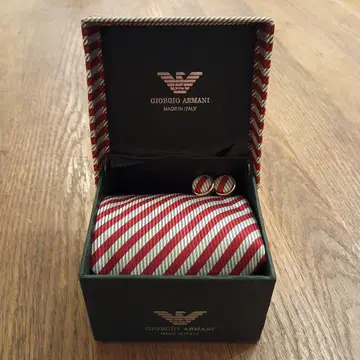 조르지오 아르마니 넥타이와 커프스 단추 세트