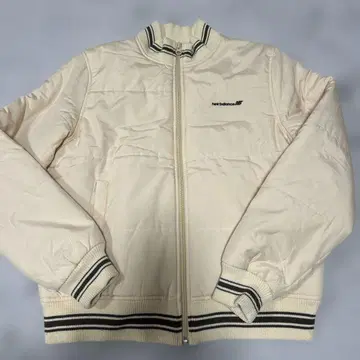 new balance 크림색 다운 자켓 L 사이즈 뉴발란스