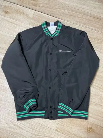 챔피온 바시티 자켓 이너 보아 자수 로고 눈 달린 블랙 L 중고