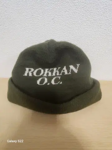 ROKKAN O.C. 올리브 그린 니트 모자