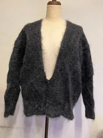 SACRA 알파카 모헤어 블렌드 V넥 니트