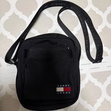 TOMMY JEANS 블랙 숄더백