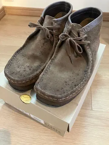 브라운 스웨이드 왈라비 클락스 Clarks
