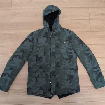 THE EDITOR 카모플라쥬 다운 자켓