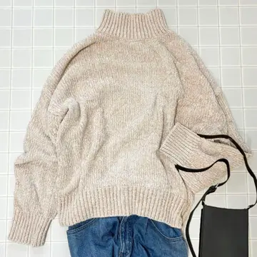 벨로아 하이넥 니트 스웨터 긴팔 베이지 복슬복슬 무지