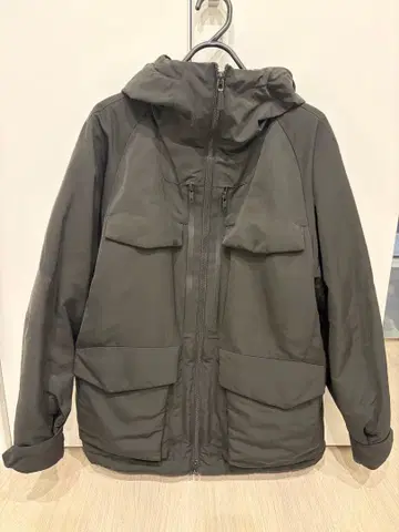 UNIQLO 화이트 마운티니어링 다운 자켓