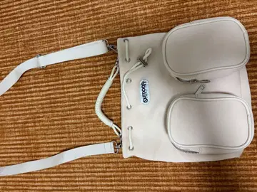 OUTDOOR 화이트 포켓 부착 숄더백