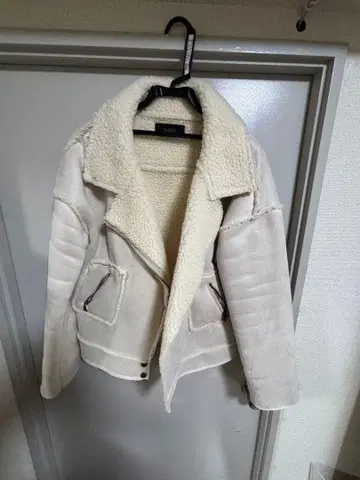 THISIS TOKYO 아이보리 무스탕 라이더 자켓