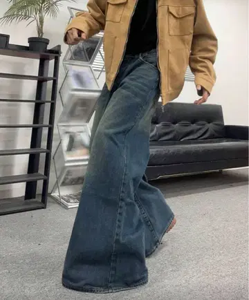 다크 블루 플레어 데님 팬츠