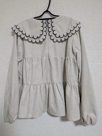 더블 칼라 스캘럽 블라우스 meraki fitmore frene