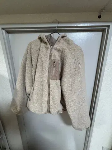 플리스 자켓 베이지 후드 부착