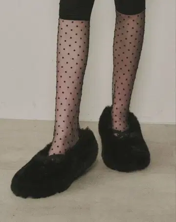 [미사용 새상품] 페이크 볼륨 퍼 밸리 슈즈