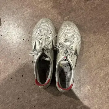 미즈노 축구화 스파이크 화이트