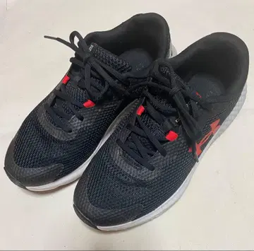 언더아머 블랙 스니커즈 28cm