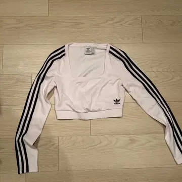 adidas 화이트 크롭 긴팔 T셔츠 S