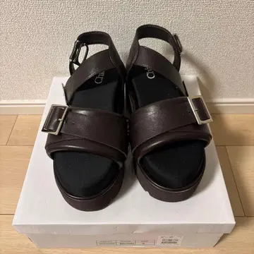 Chico 브라운 스트랩 샌들