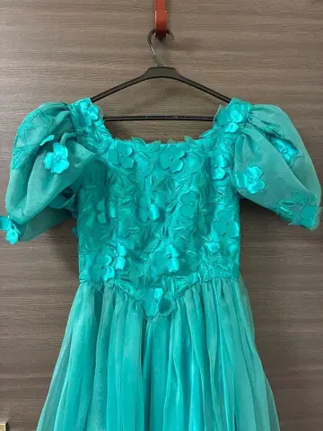 터콰이즈 플라워 자수 드레스