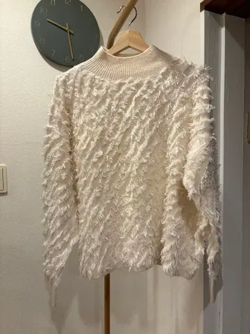 퍼 아이보리 긴팔 니트