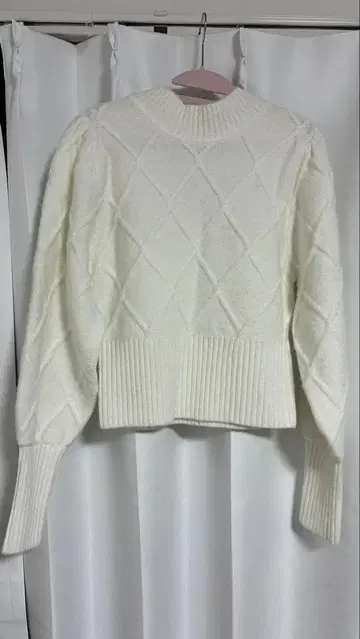 니트 스웨터 화이트