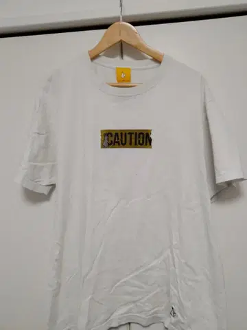 FR2 CAUTION 프린트 티셔츠 화이트