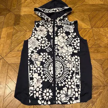 새상품급 LEONARDSPORT 슬리브리스 리버서블 점퍼 아우터